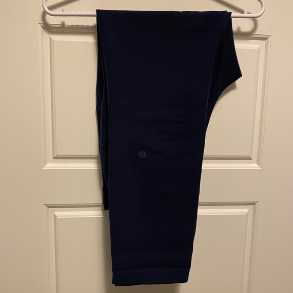 Navy Lululemon On The Fly Pants Sz4 - Picture 1 of 3
